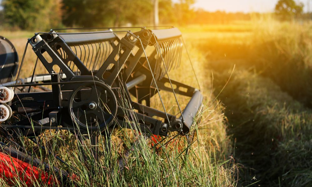 harvester agriculture machine and harvesting in rice field working